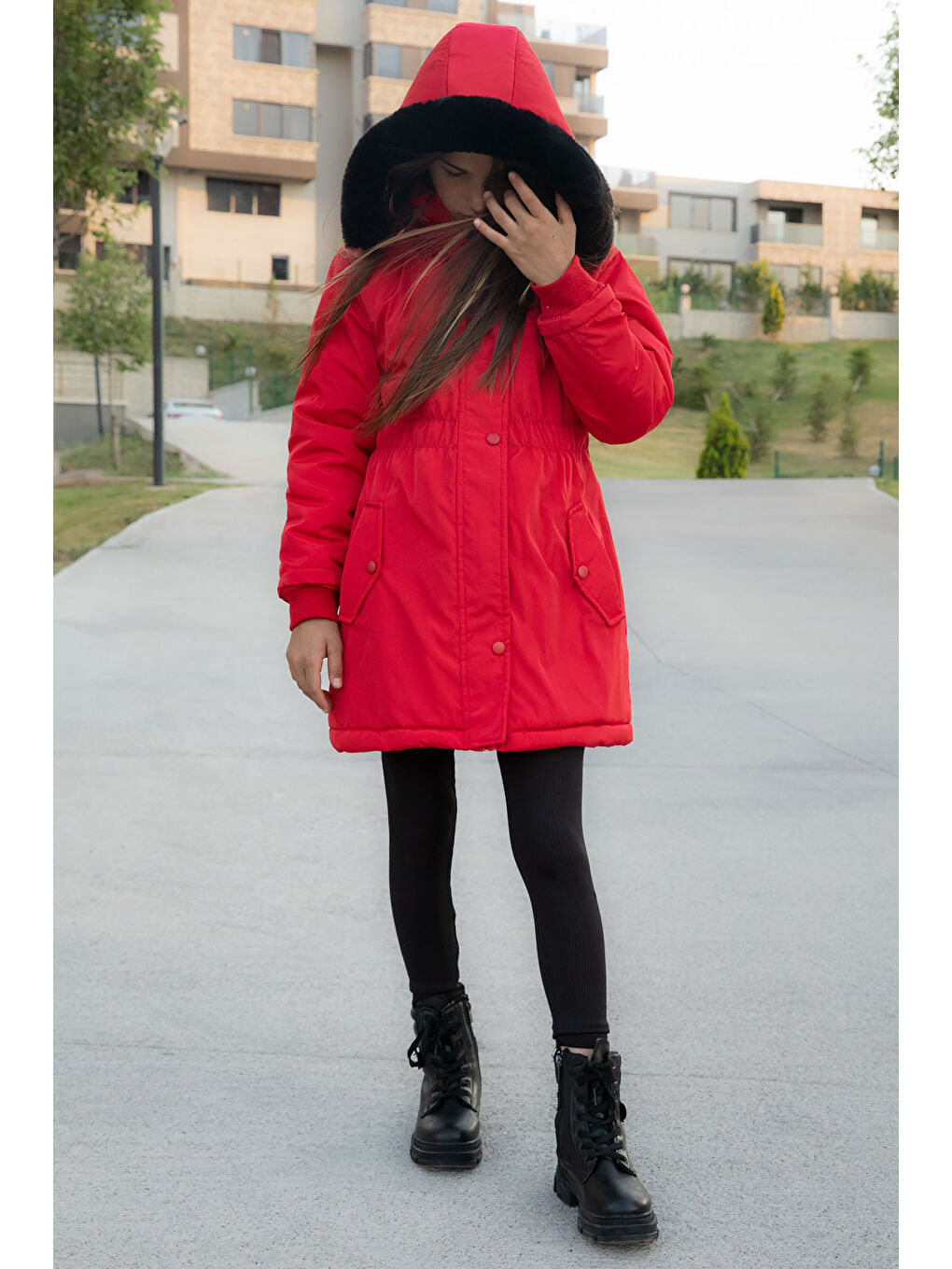 Kırmızı Çıtçıtlı Cepli Esnek Bel İçi Kürklü Kız Çocuk Kapüşonlu Mont 21305-2