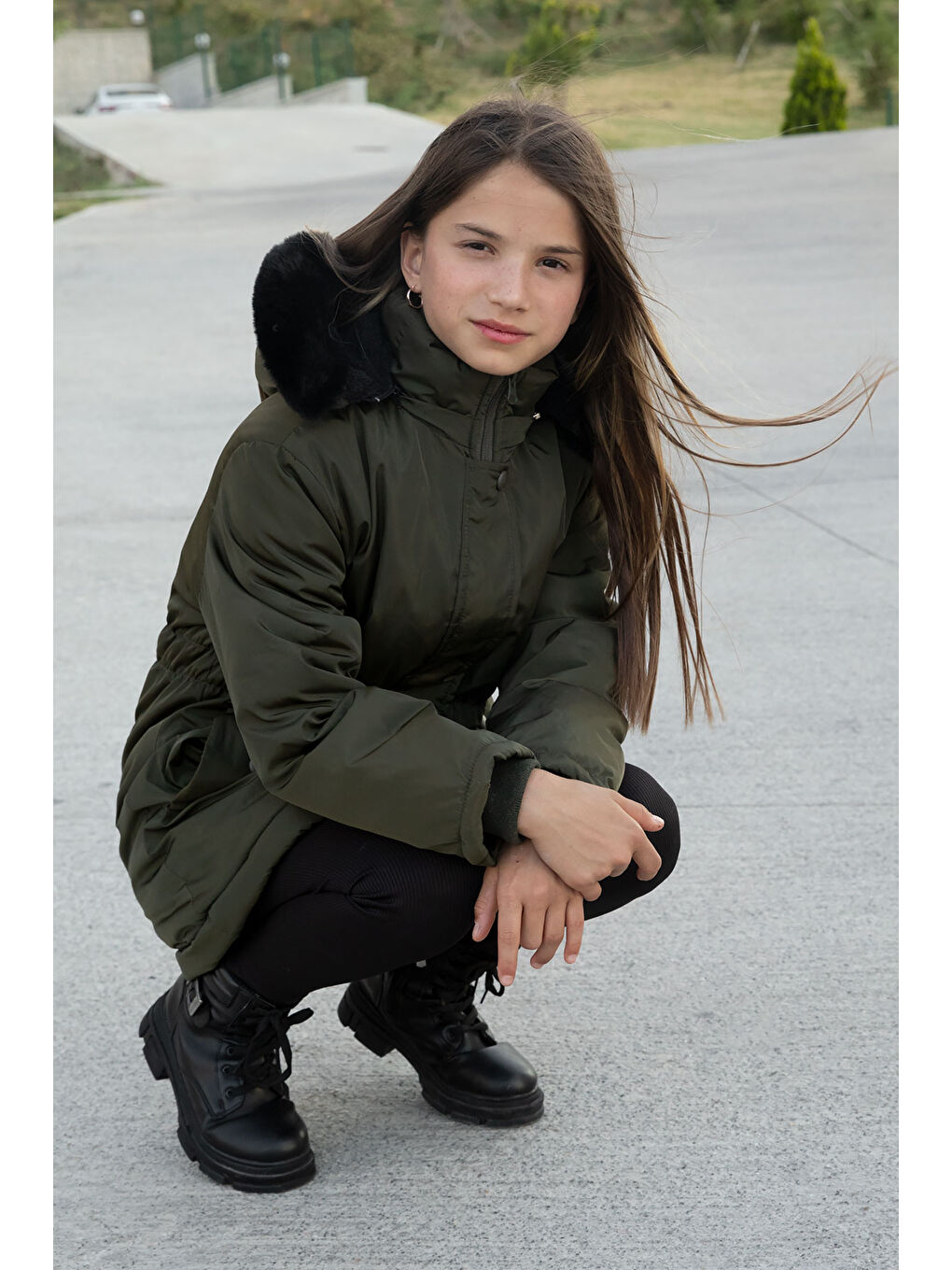 Haki Çıtçıtlı Cepli Esnek Bel İçi Kürklü Kız Çocuk Kapüşonlu Mont 21306-4
