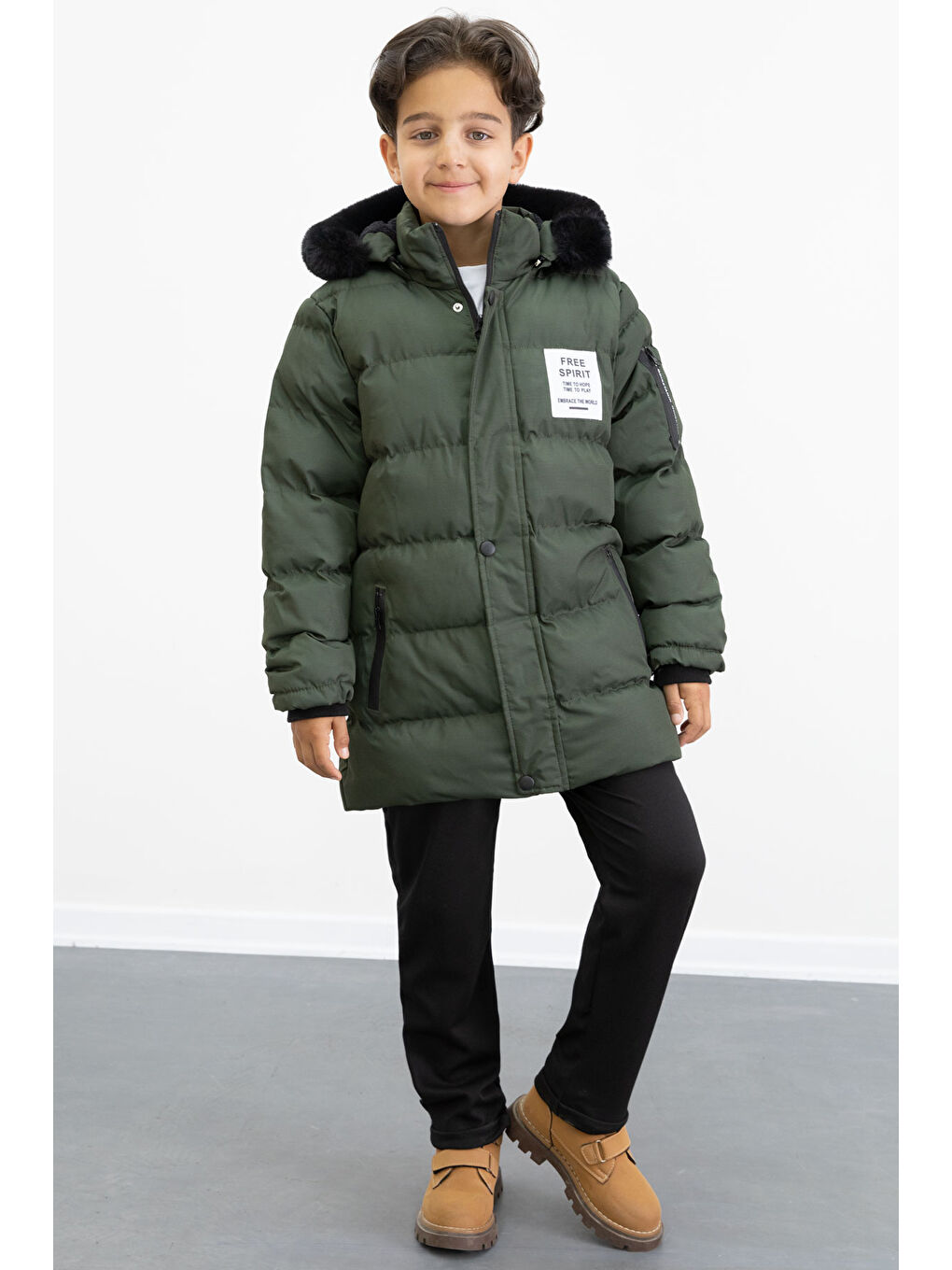 Erkek Çocuk Haki Yazılı Arma Detaylı İçi Kürklü Kapüşonlu Şişme Mont 21344-4