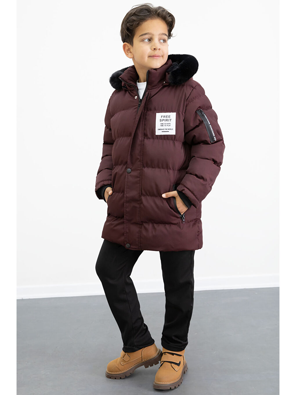 Erkek Çocuk Bordo Yazılı Arma Detaylı İçi Kürklü Kapüşonlu Şişme Mont 21346-2