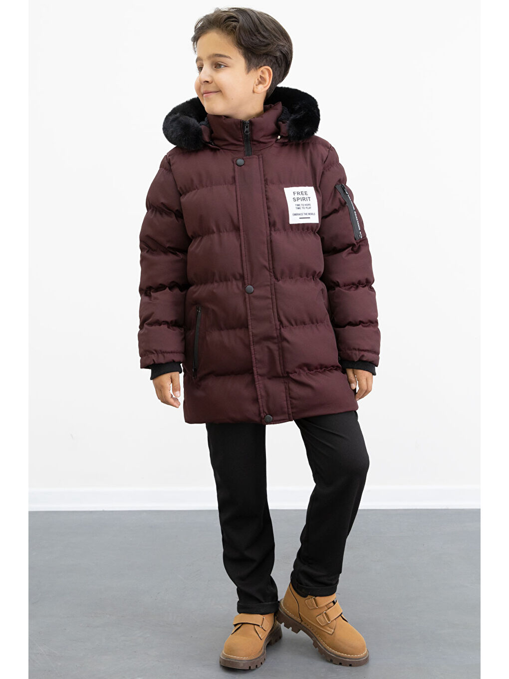 Erkek Çocuk Bordo Yazılı Arma Detaylı İçi Kürklü Kapüşonlu Şişme Mont 21346-4