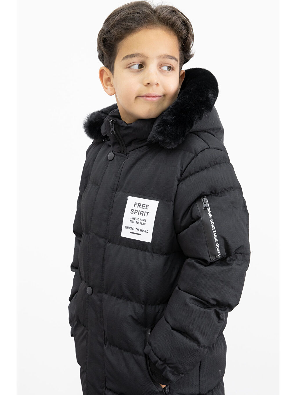 Erkek Çocuk Siyah Yazılı Arma Detaylı İçi Kürklü Kapüşonlu Şişme Mont 21341-4