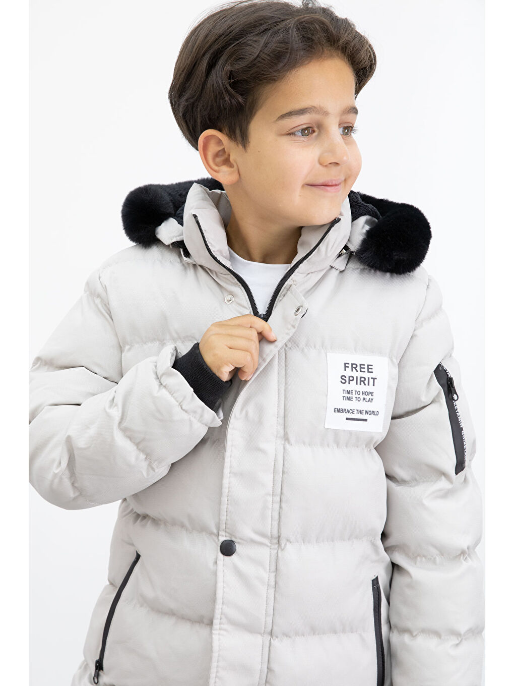 Erkek Çocuk Bej Yazılı Arma Detaylı İçi Kürklü Kapüşonlu Şişme Mont 21343-2