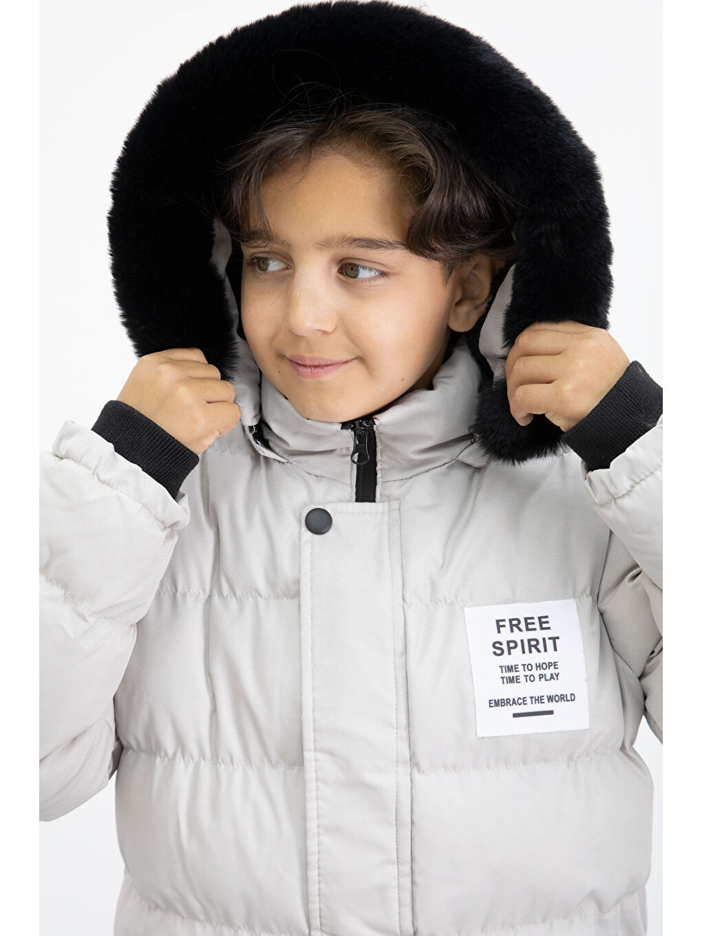 Erkek Çocuk Bej Yazılı Arma Detaylı İçi Kürklü Kapüşonlu Şişme Mont 21343-4