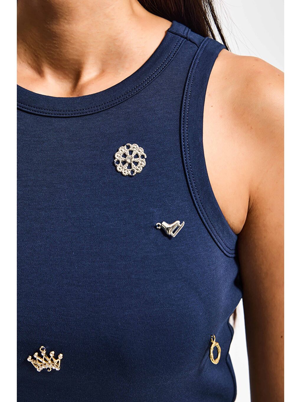 Kadın Lacivert Aksesuar Detaylı Sıfır Kol Tasarım Body-2