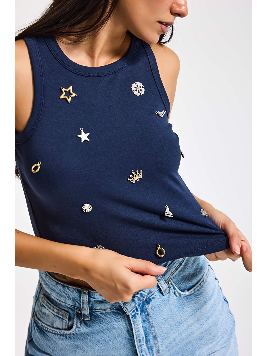 Kadın Lacivert Aksesuar Detaylı Sıfır Kol Tasarım Body-4