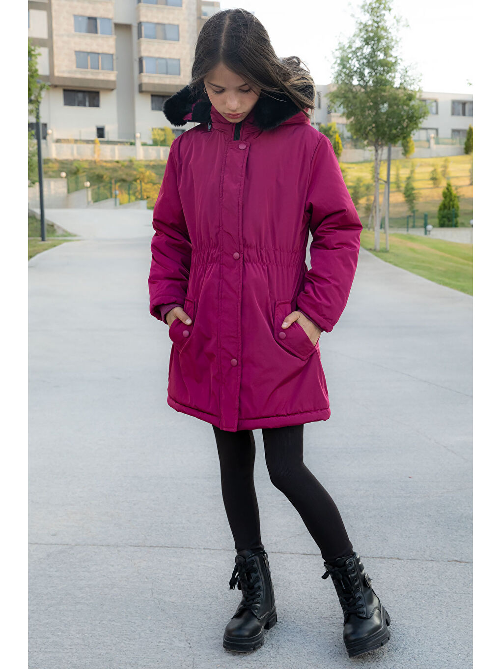 Fuşya Çıtçıtlı Cepli Esnek Bel İçi Kürklü Kız Çocuk Kapüşonlu Mont 21304-4