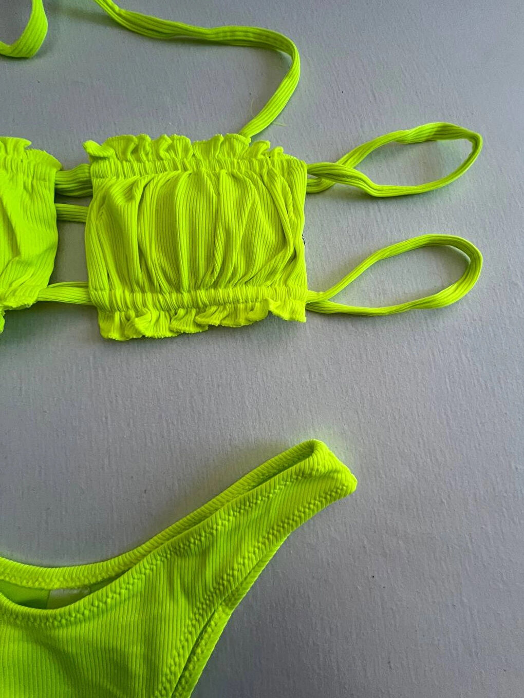Kadın Neon Yeşil İp Bağlamalı Büzgülü Straplez Bikini Takım HZL25S-LC2226-2