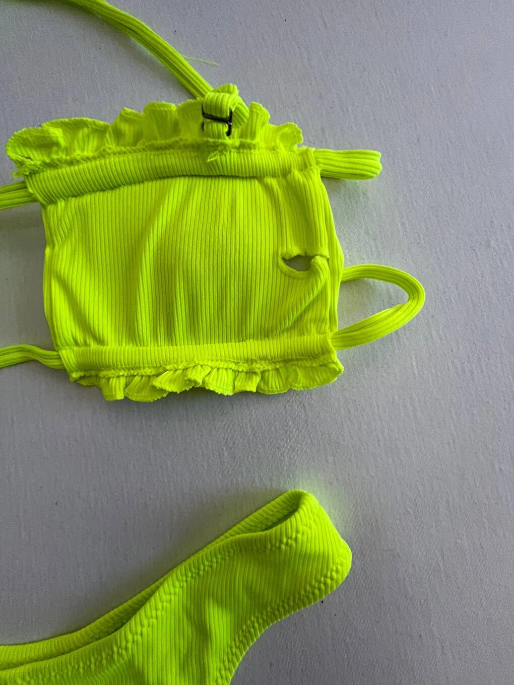 Kadın Neon Yeşil İp Bağlamalı Büzgülü Straplez Bikini Takım HZL25S-LC2226-3