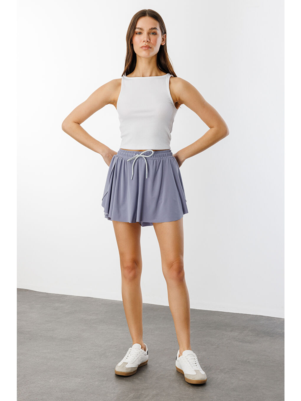 Gri Bol Kesim Taytlı Spor Şort KADIN-ŞORT