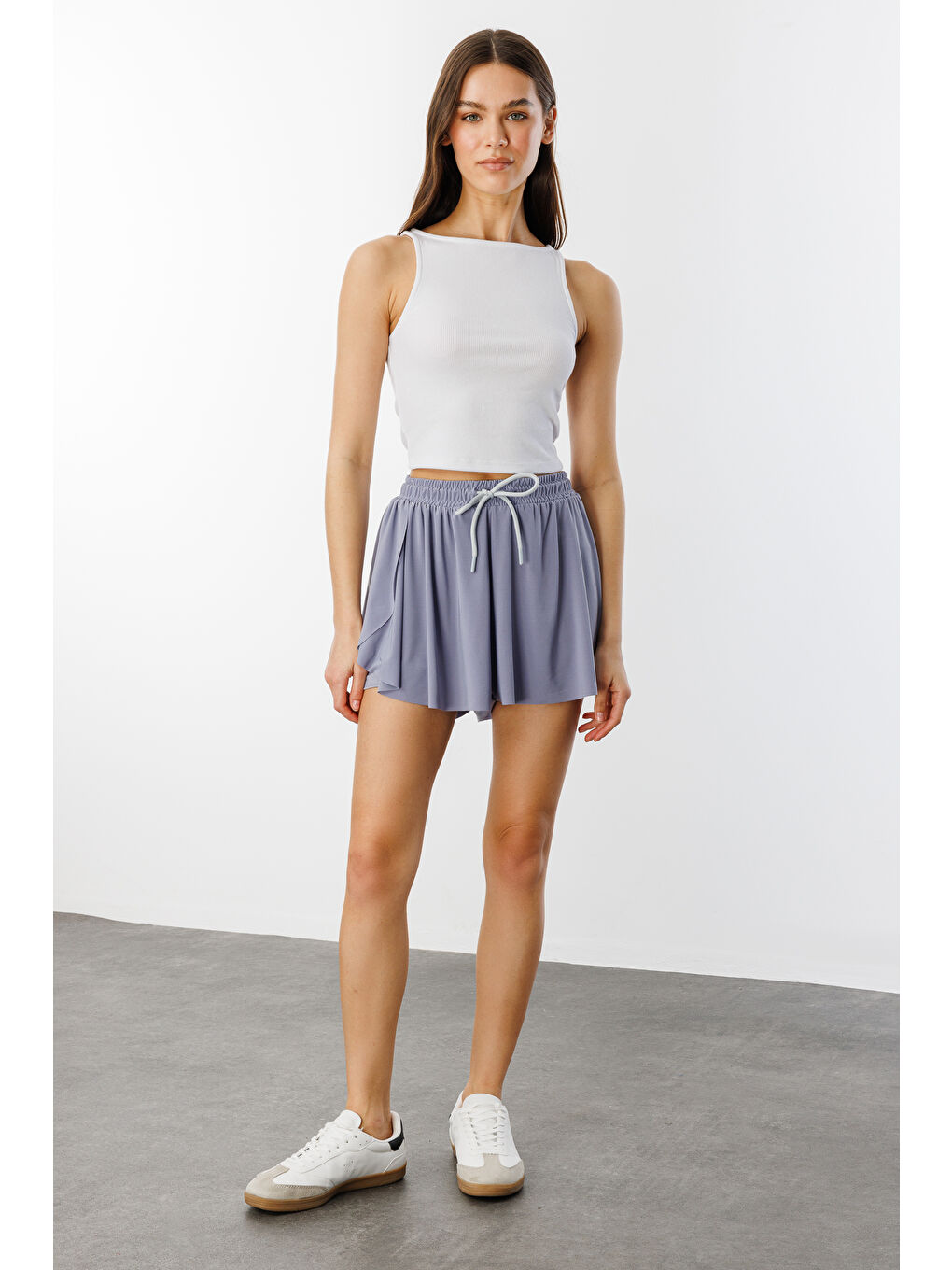 Gri Bol Kesim Taytlı Spor Şort KADIN-ŞORT-1