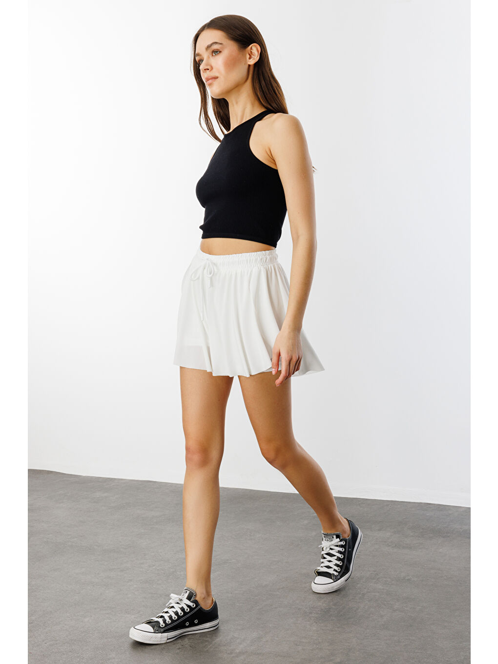 Beyaz Bol Kesim Taytlı Spor Şort KADIN-ŞORT-1