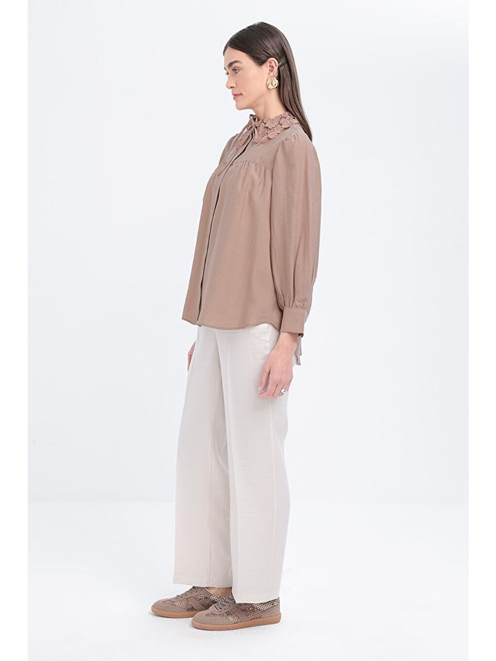 Bej Vizon-Fisto Yaka Detaylı Büzgülü Gömlek-2