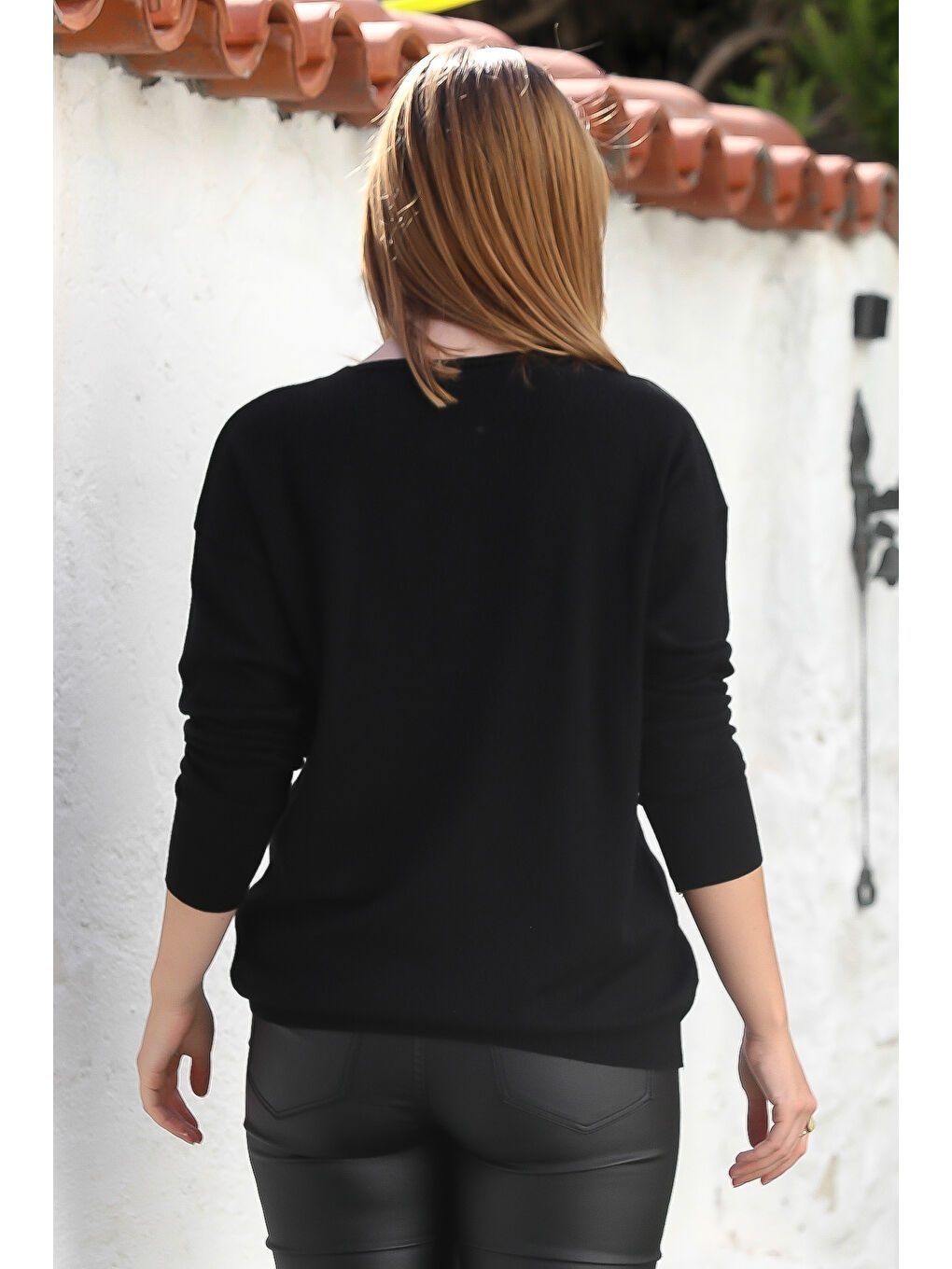 Siyah V Yaka Uzun Kol Yaprak Desenli Boncuklu Casual Triko Kazak 65 60-5