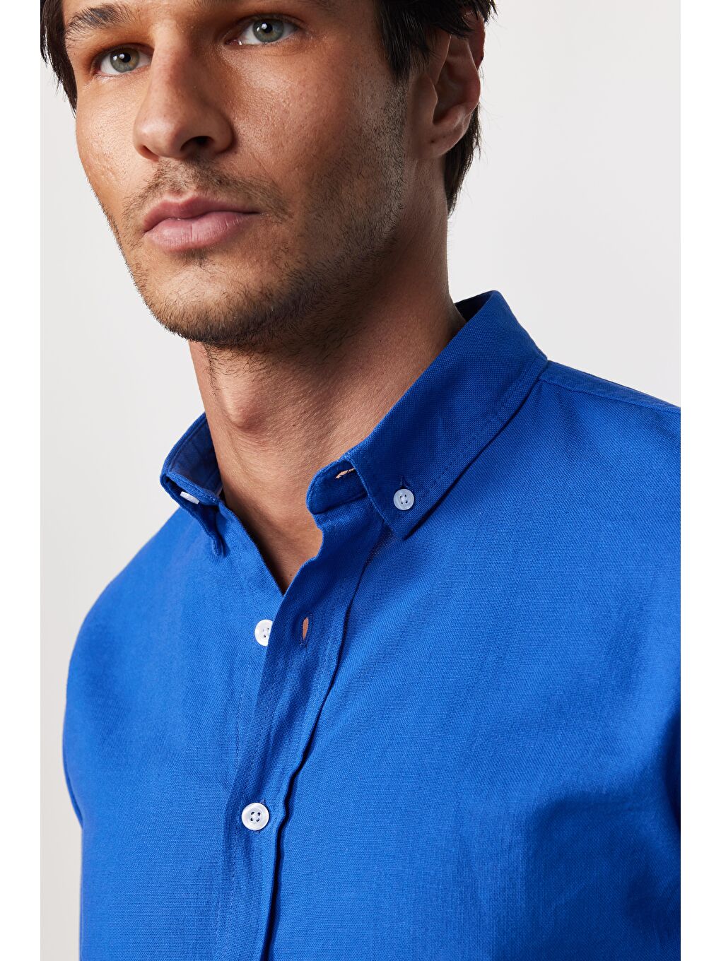 Slim Fit Uzun Kol Biyeli Yaka Düğmeli Keten Saks Mavi Erkek Gömlek-2