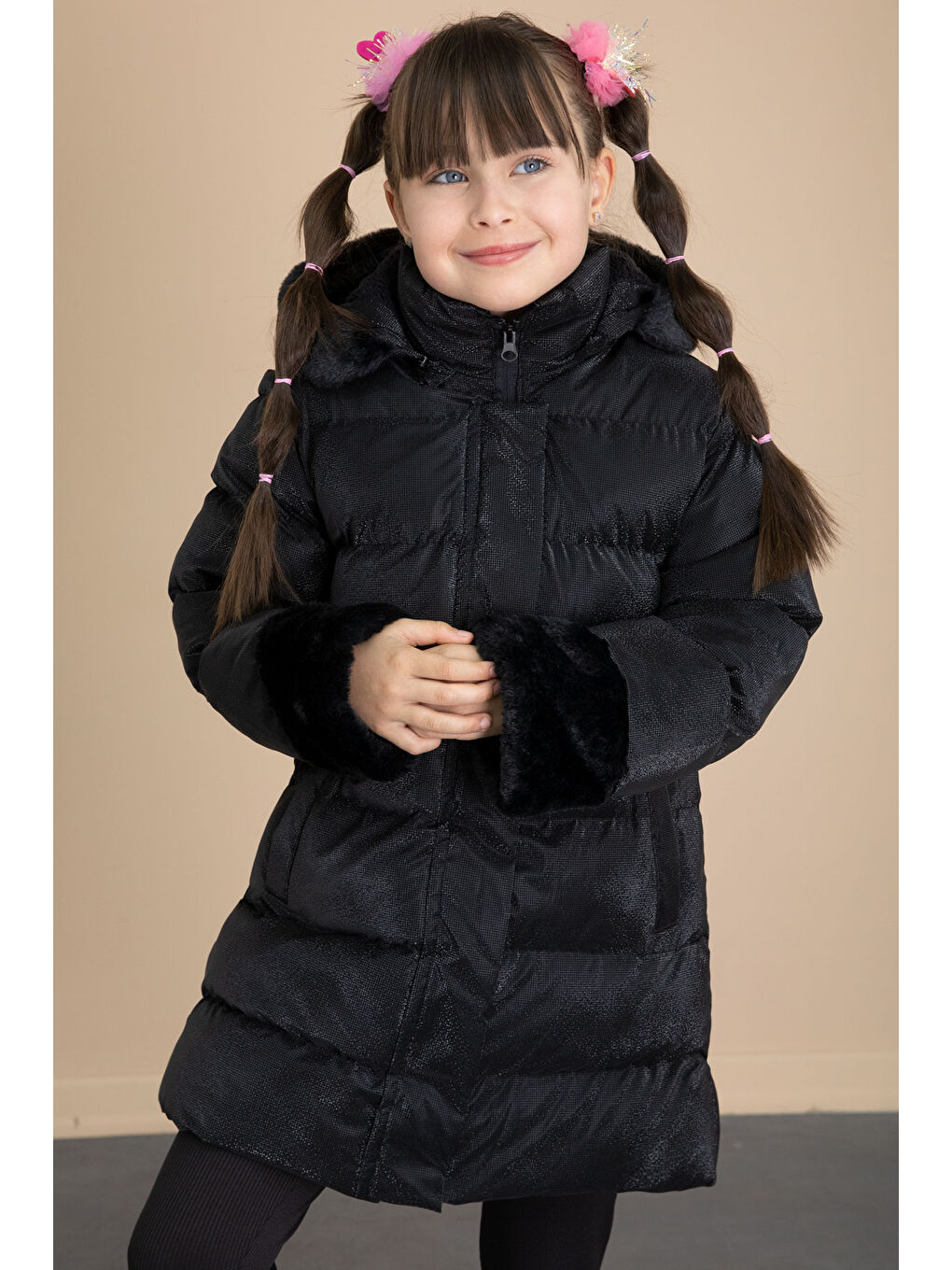 Siyah Kolu Kürk Detaylı İçi Yünlü Kız Çocuk Kapüşonlu Şişme Mont 21326-1