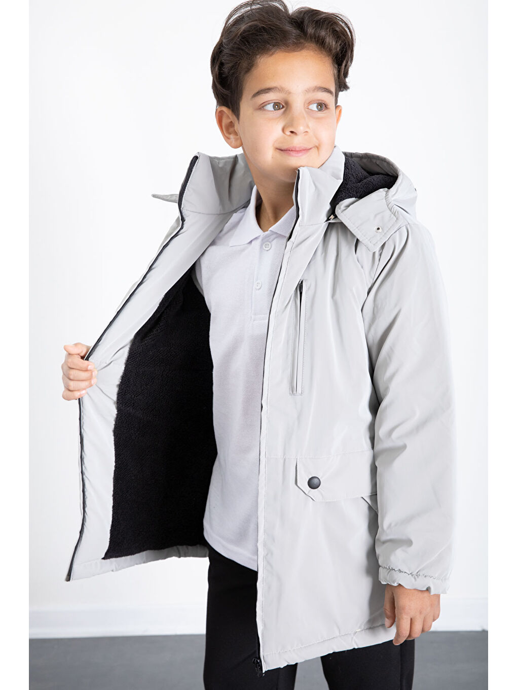 Gri Fermuarlı Göğüs Cepli İçi Kürklü Erkek Çocuk Kapüşonlu Mont 21355-1