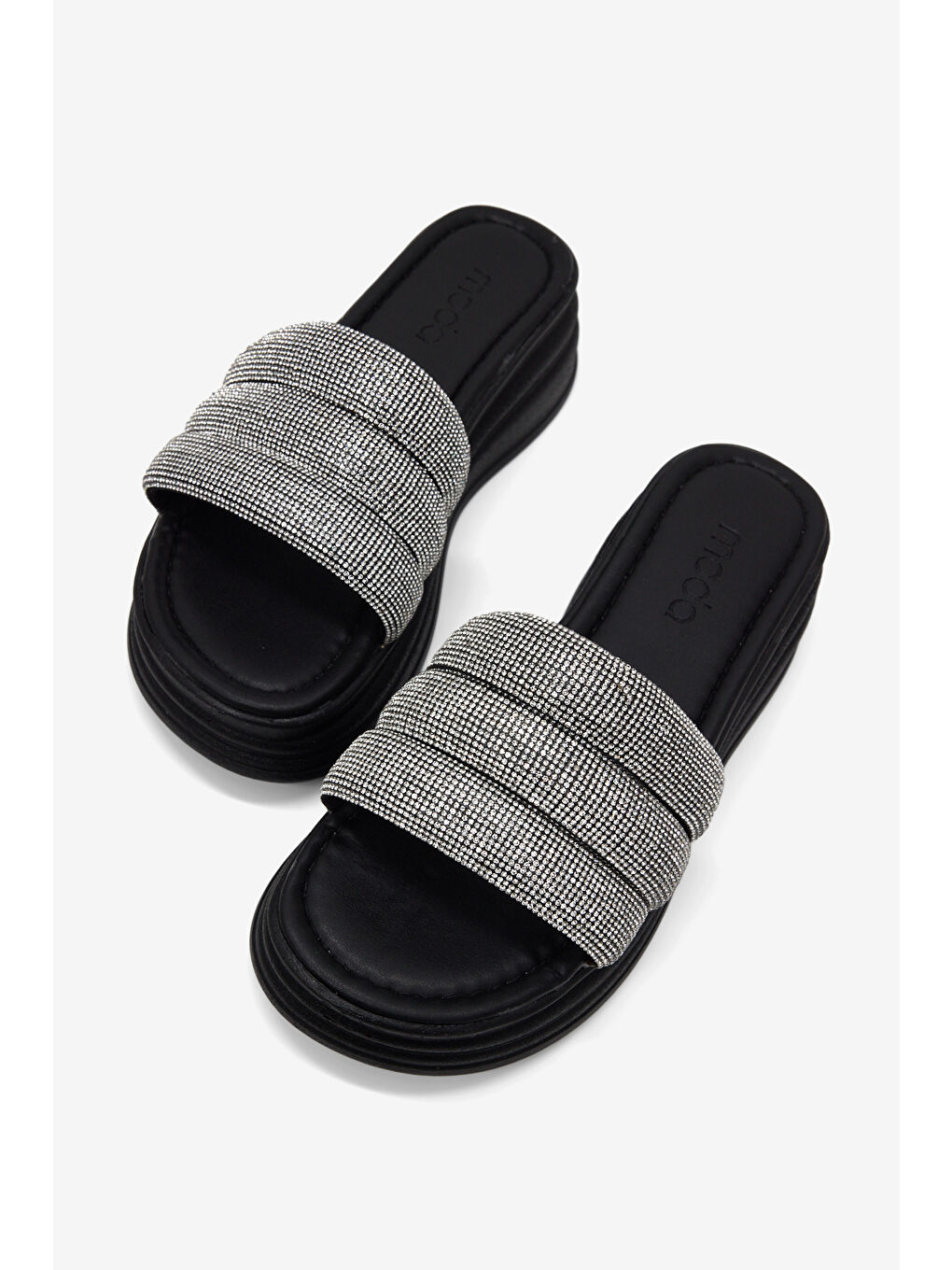 Kadın Siyah Rahat Kalıp Yüksek Taban Simli Terlik-1