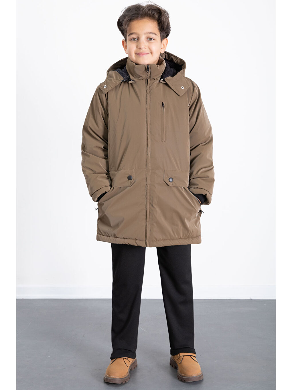 Kahverengi Kahve Fermuarlı Göğüs Cepli İçi Kürklü Erkek Çocuk Kapüşonlu Mont 21354-1