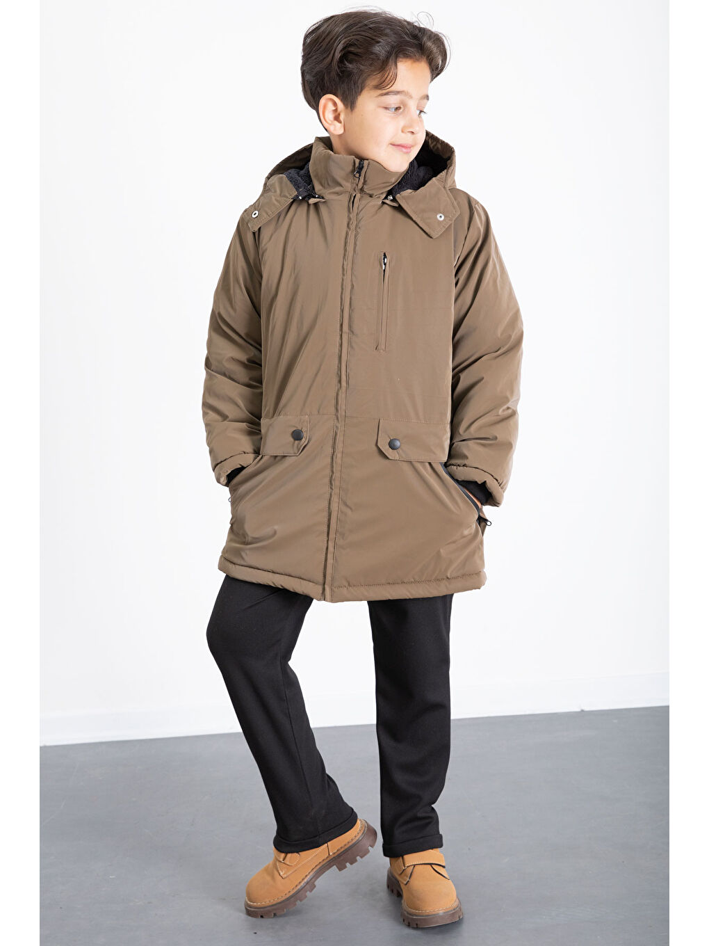 Kahverengi Kahve Fermuarlı Göğüs Cepli İçi Kürklü Erkek Çocuk Kapüşonlu Mont 21354-3