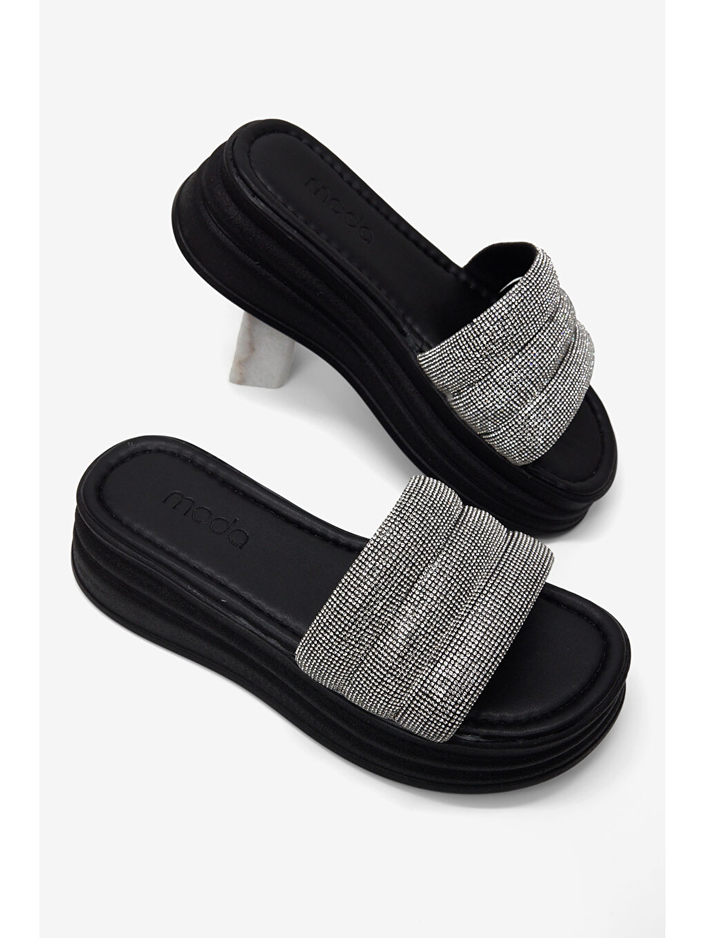 Kadın Siyah Rahat Kalıp Yüksek Taban Simli Terlik-4