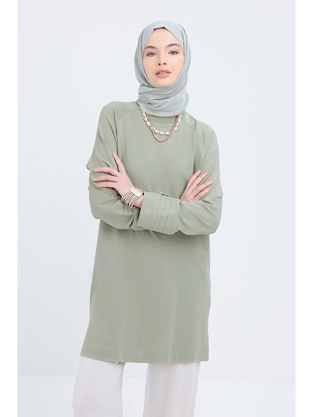 Yeşil Defne-Manşeti Nervür Detaylı Yırtmaçlı Tunik