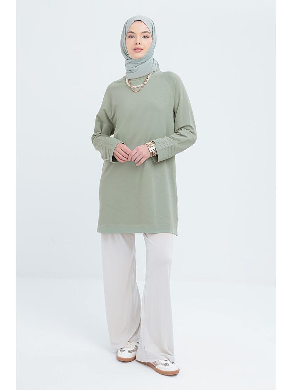 Yeşil Defne-Manşeti Nervür Detaylı Yırtmaçlı Tunik-1