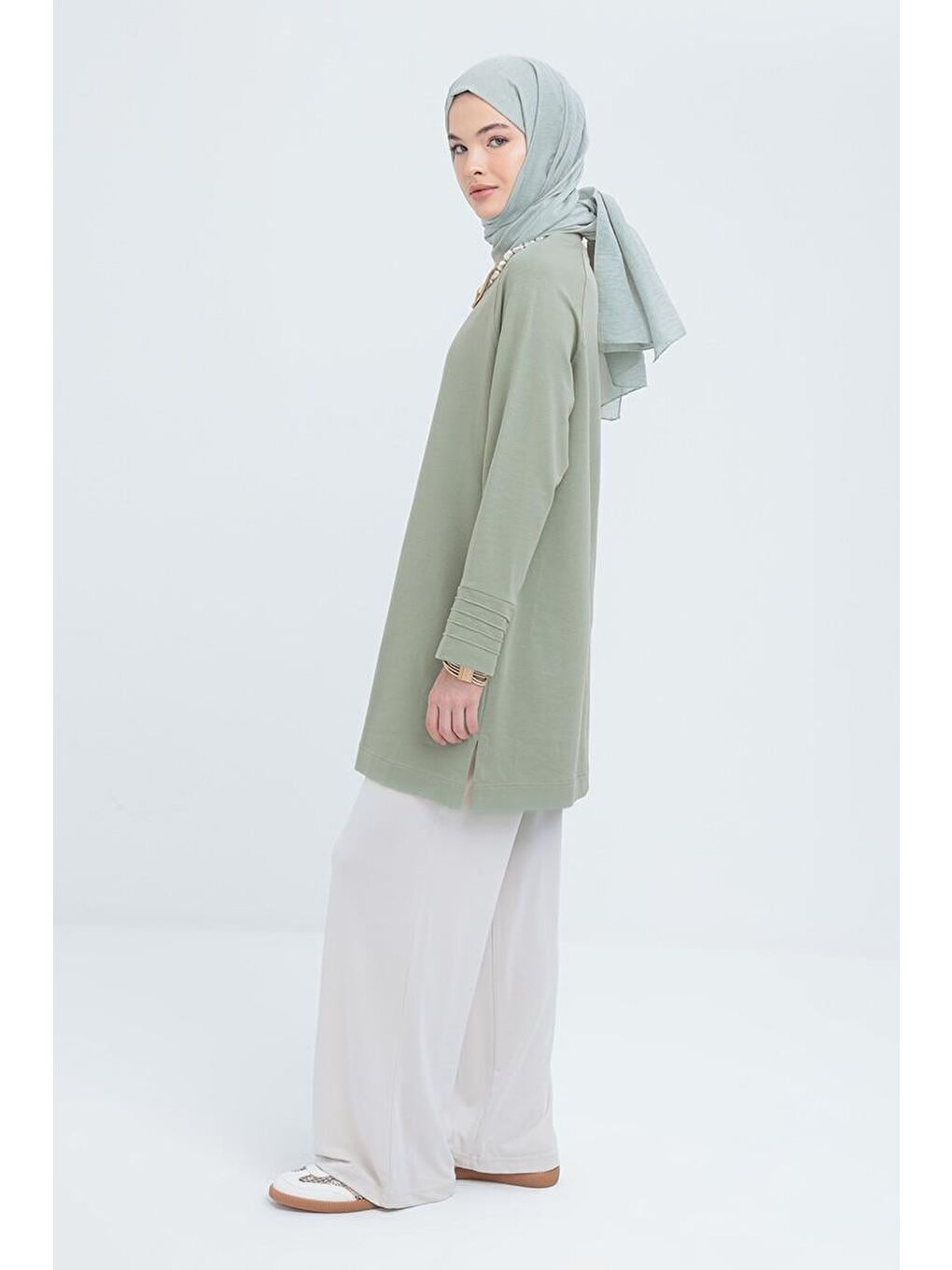 Yeşil Defne-Manşeti Nervür Detaylı Yırtmaçlı Tunik-2