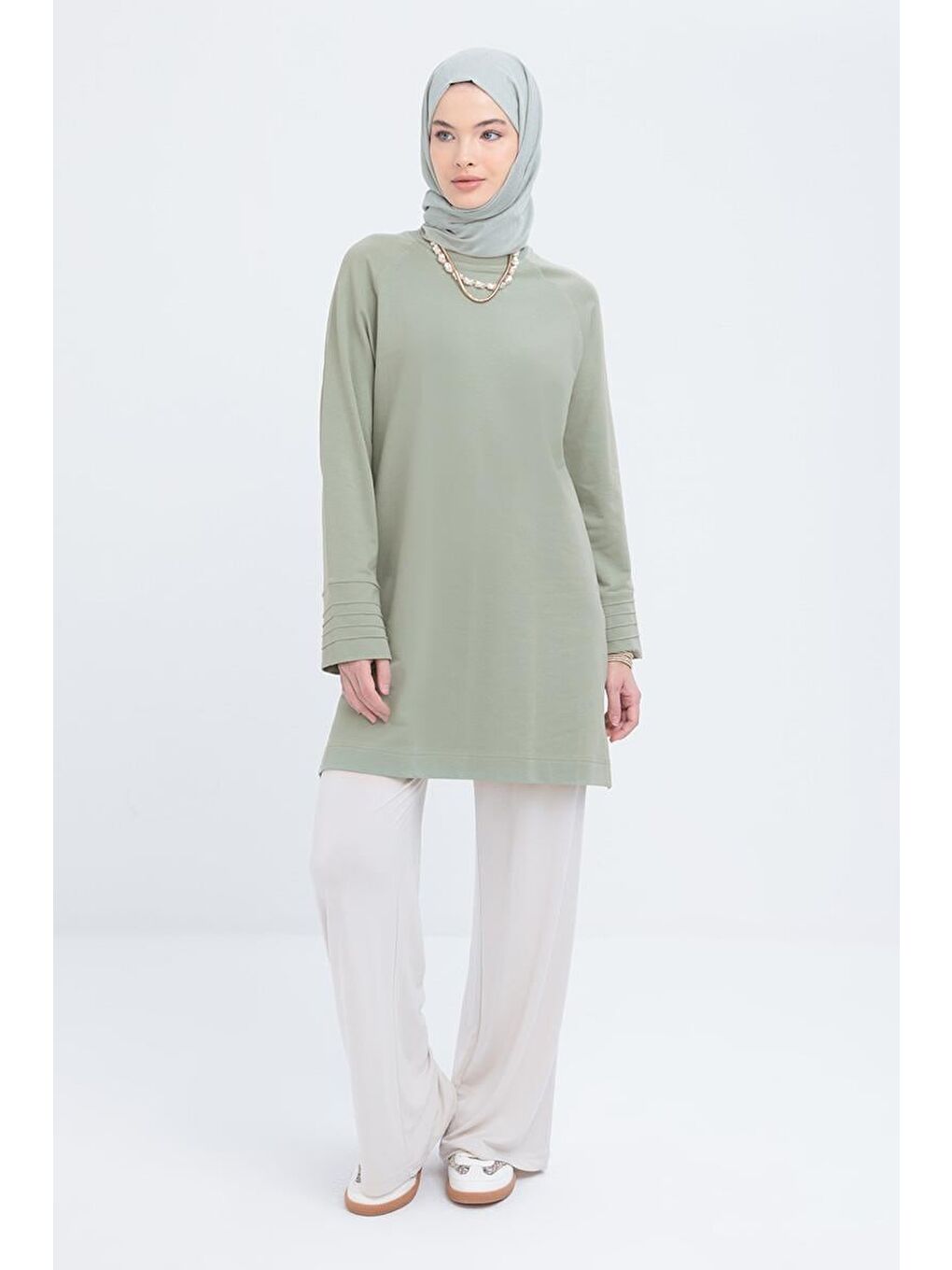Yeşil Defne-Manşeti Nervür Detaylı Yırtmaçlı Tunik-4