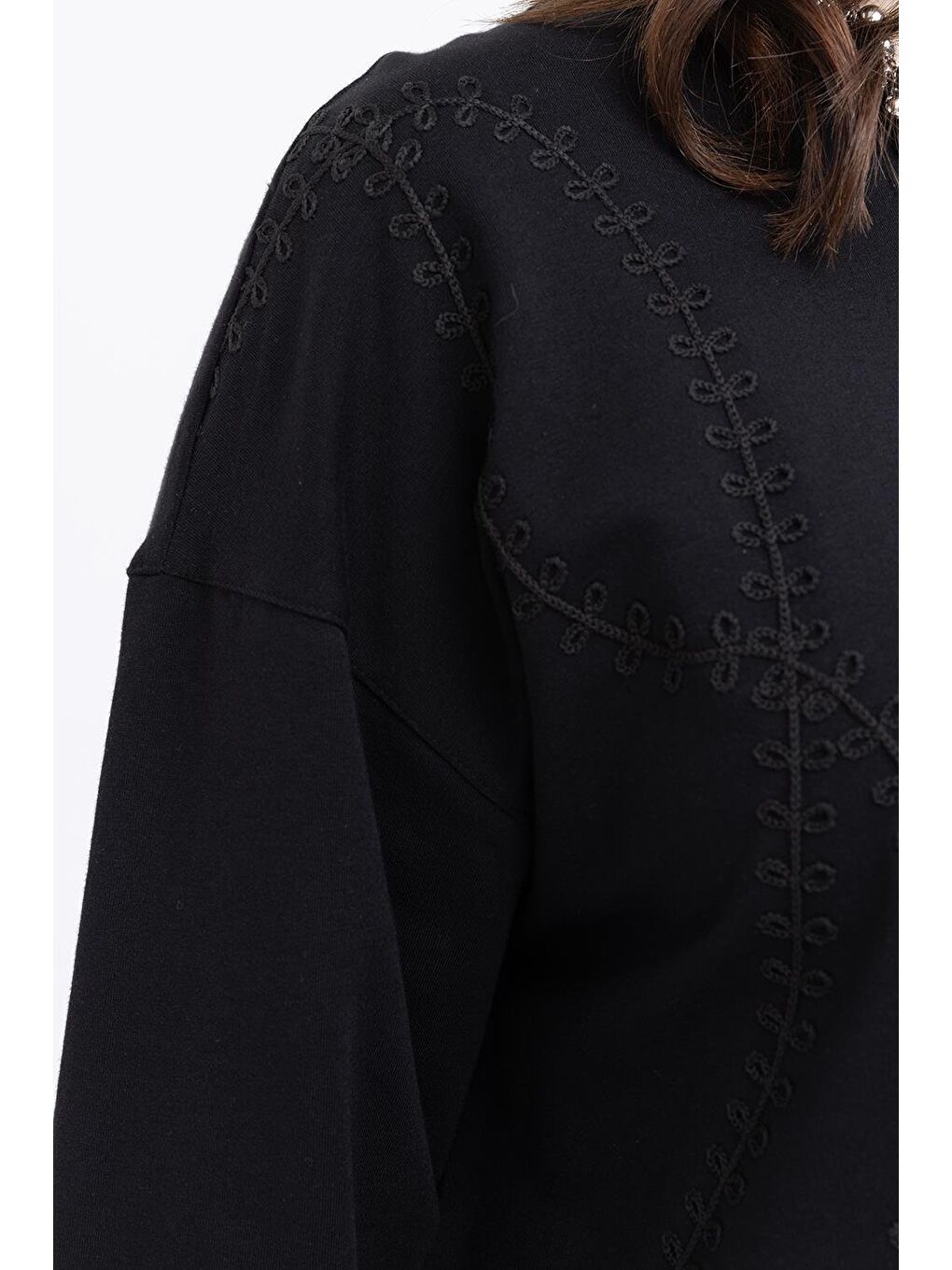 Siyah-Nakışlı Bisiklet Yaka Büyük Beden Tunik-3