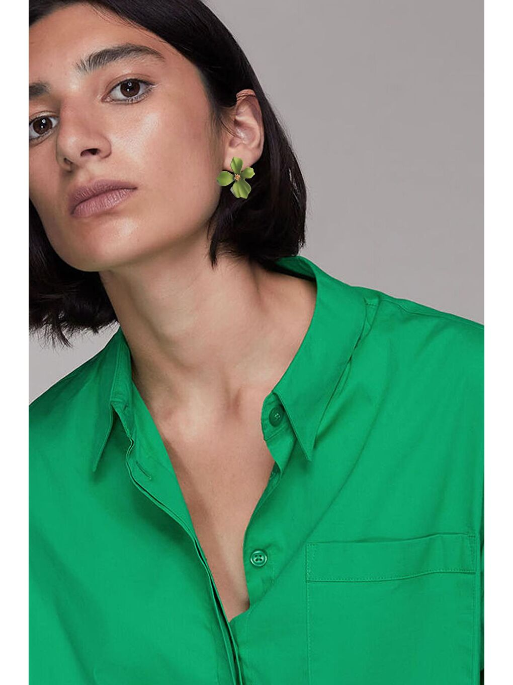 Yeşil Zarif Çiçekli Çivi Küpe-1