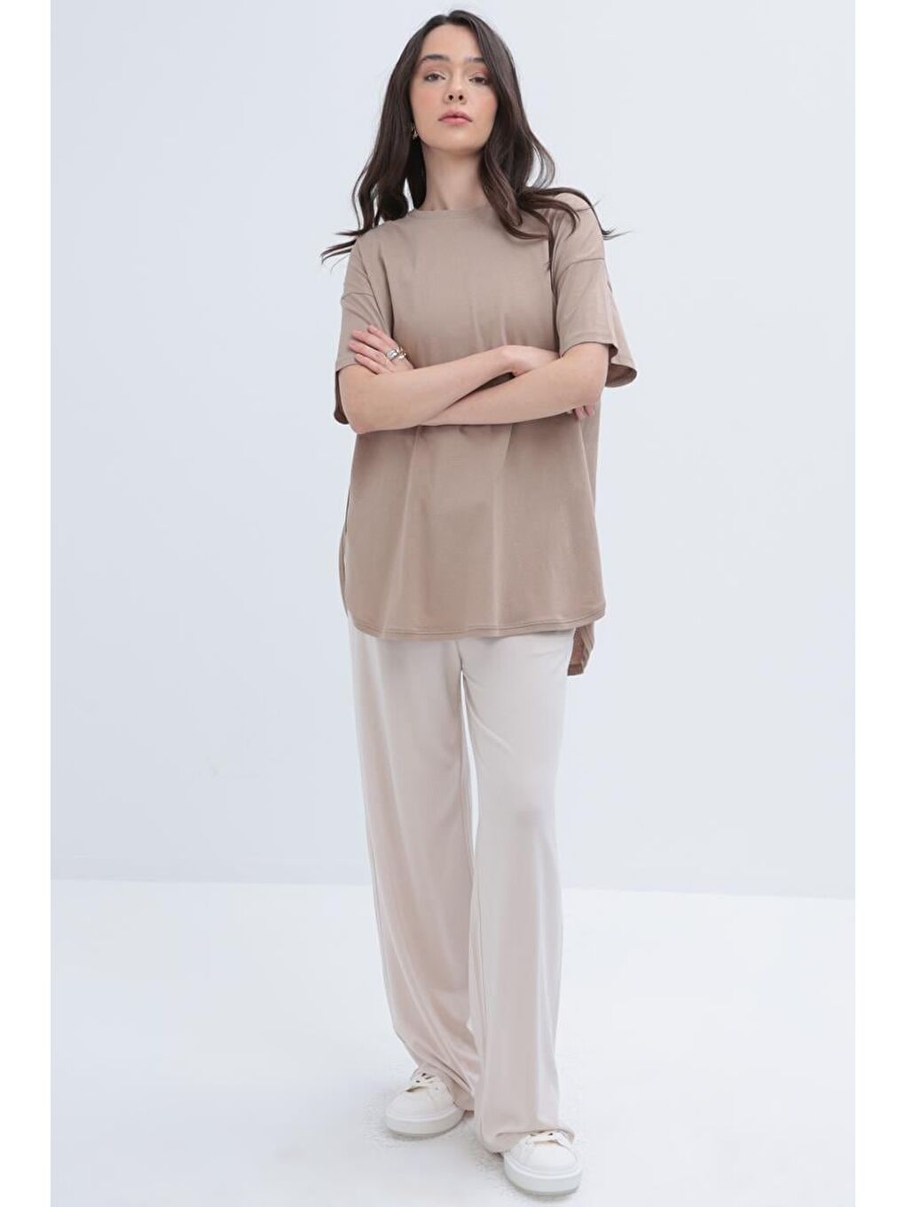 Bej-Kısa Kollu Yırtmaçlı T-Shirt