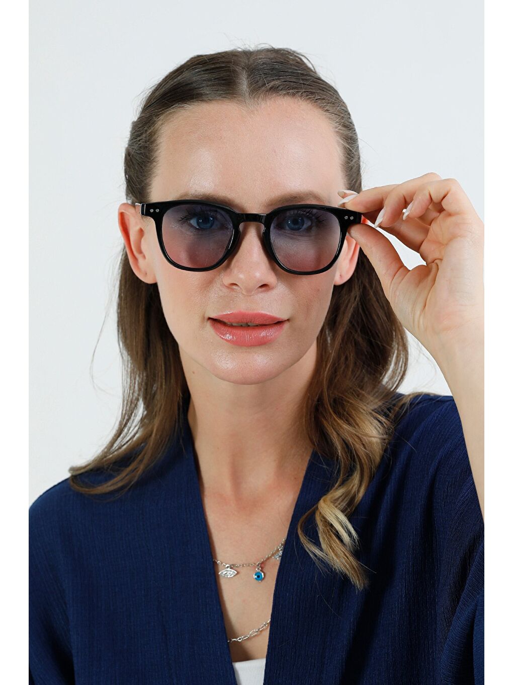 Mavi Metal Detaylı Çerçeveli Güneş Gözlüğü-1