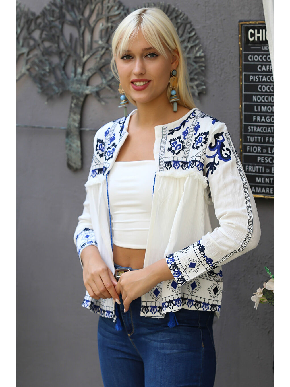 Ekru Kadın Krem Rengi Yuvarlak Yaka Uzun Kol Bağlamalı Püsküllü Nakışlı Regular Fit Pamuk Dokuma Ceket-3