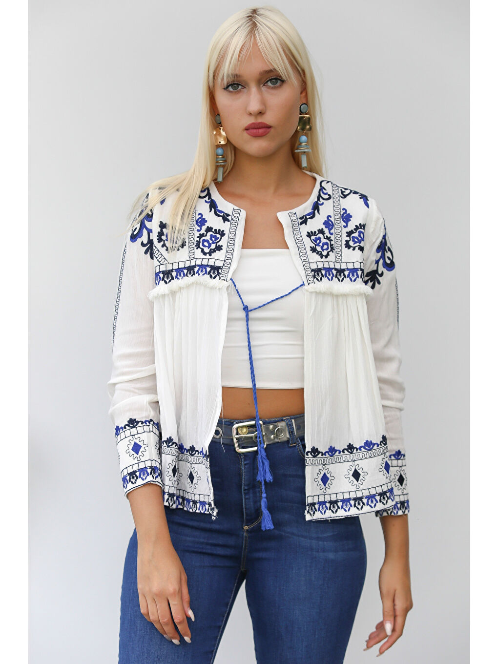 Ekru Kadın Krem Rengi Yuvarlak Yaka Uzun Kol Bağlamalı Püsküllü Nakışlı Regular Fit Pamuk Dokuma Ceket-5