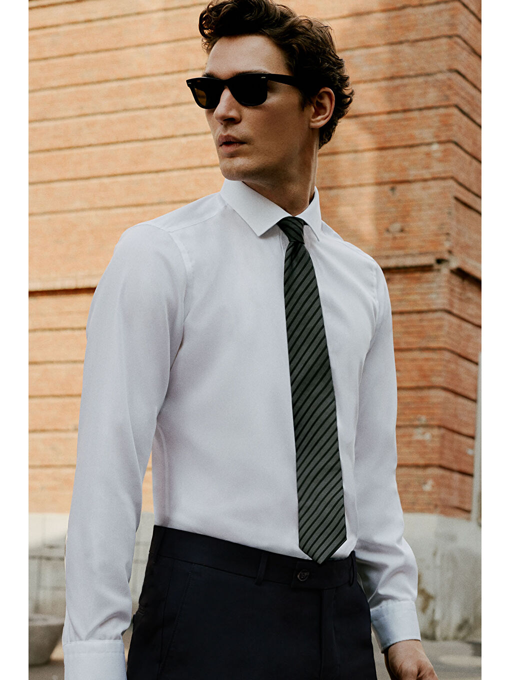 Erkek Beyaz Kolay Ütülenebilir Slim Fit Dar Kesim Klasik Yaka Pamuklu Gömlek-2