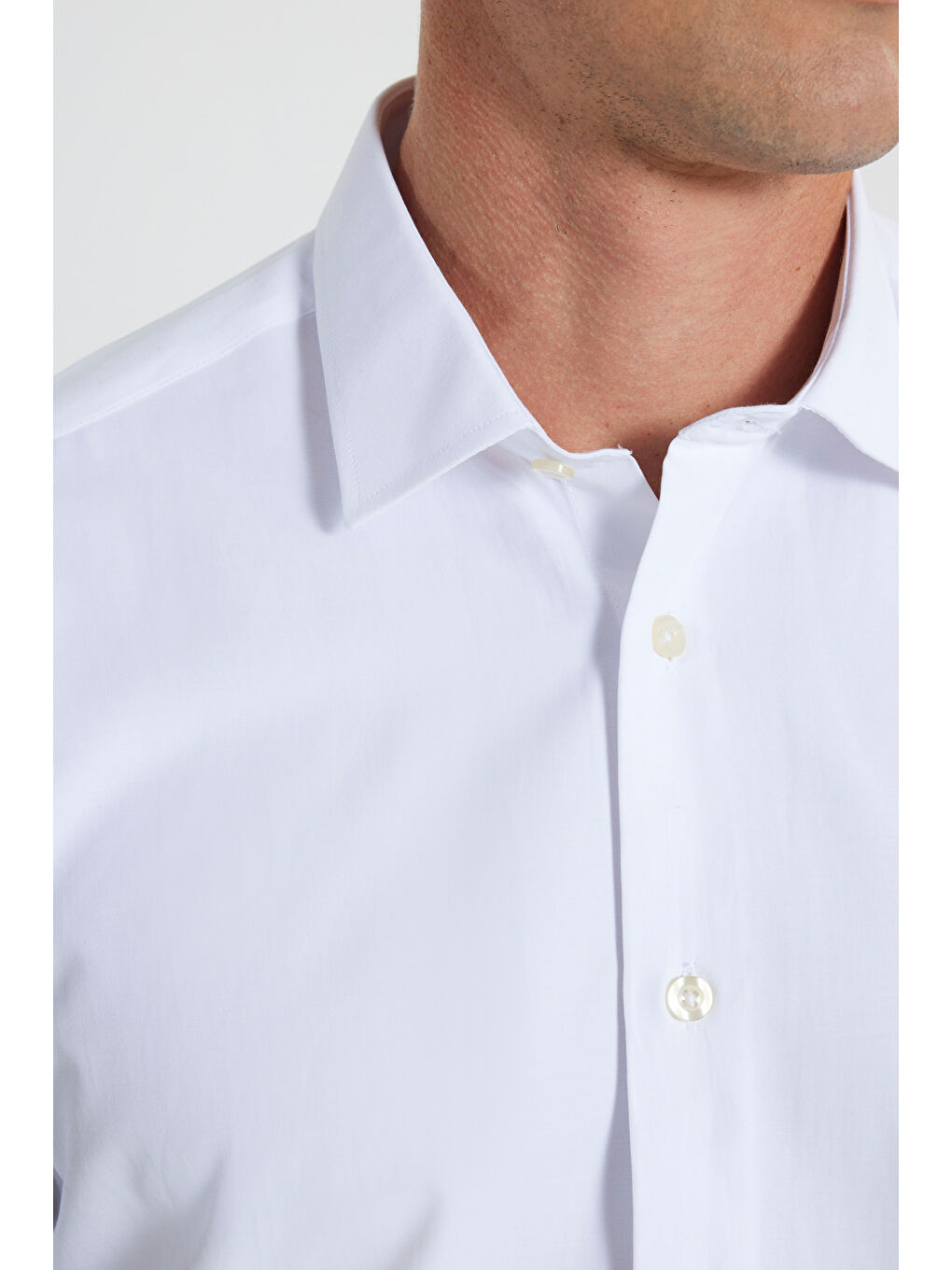 Erkek Beyaz Kolay Ütülenebilir Slim Fit Dar Kesim Klasik Yaka Pamuklu Gömlek-4