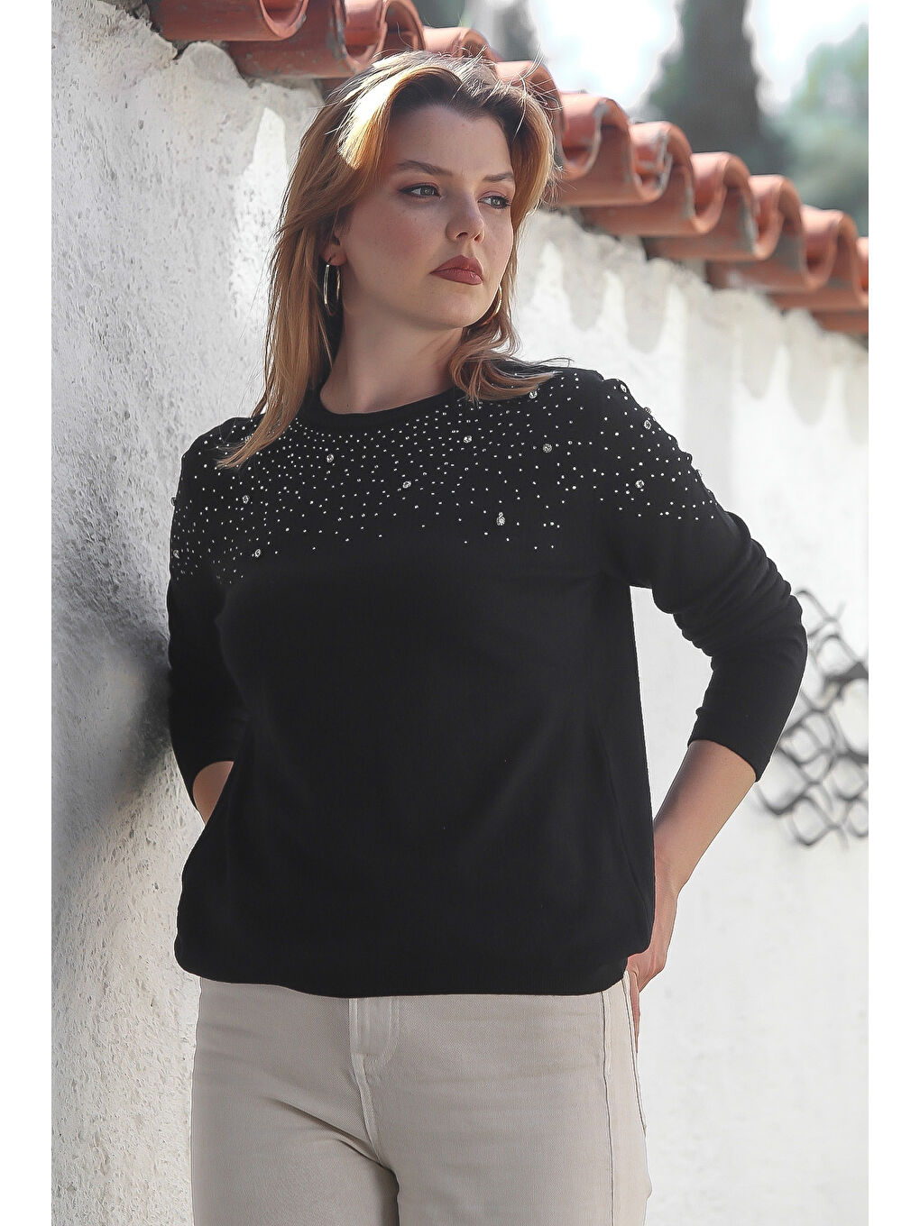 Siyah Yuvarlak Yaka Uzun Kol Taşlı Troklu Casual Triko Kazak 65 60-3