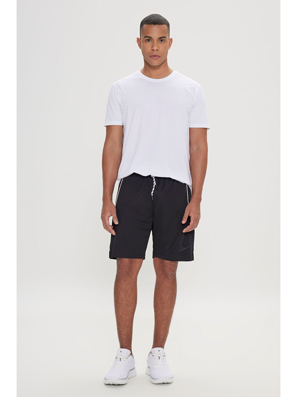 Erkek Siyah Standart Fit Normal Kesim Rahat Örme Şort-2