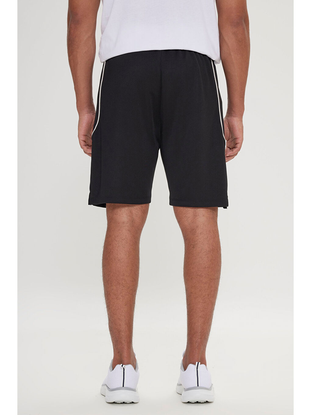 Erkek Siyah Standart Fit Normal Kesim Rahat Örme Şort-4