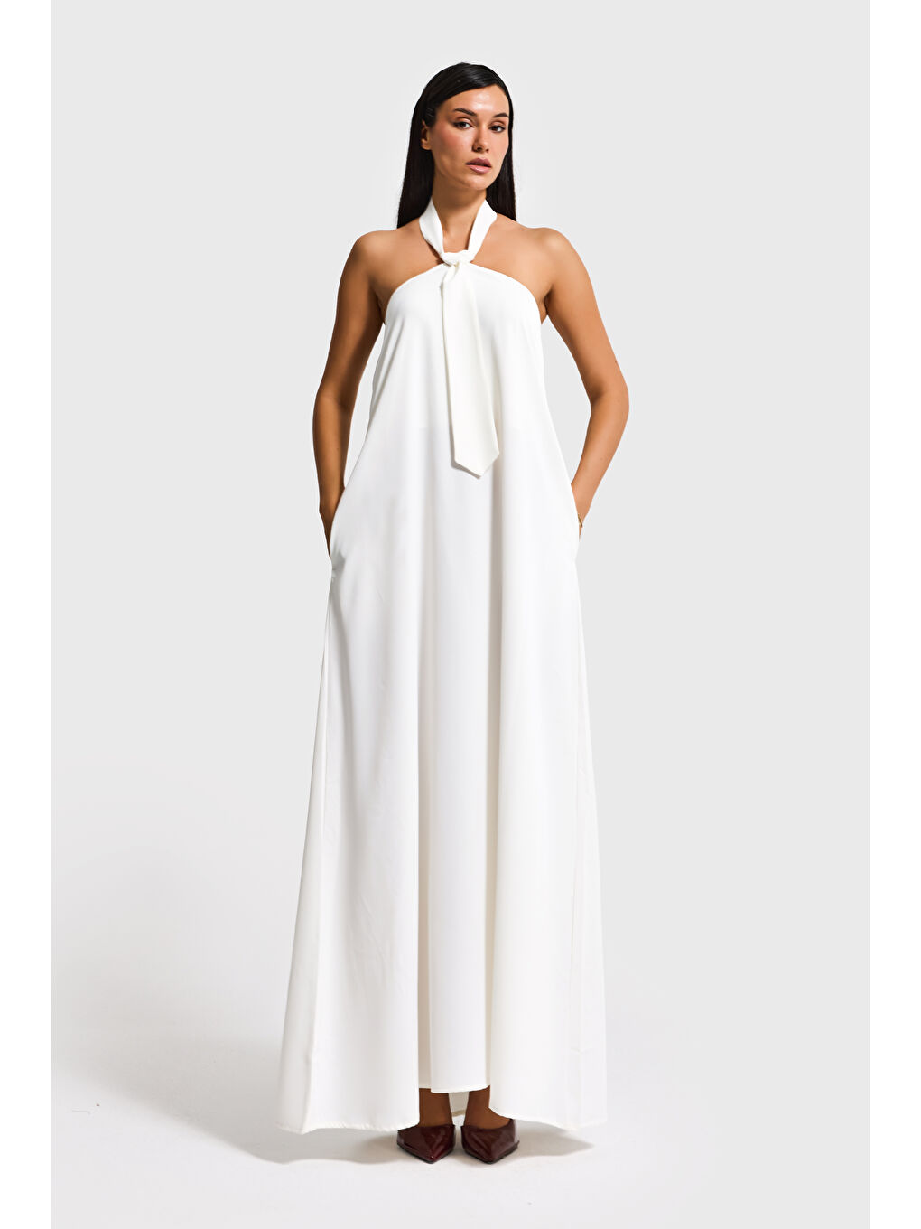 Kadın Ekru Renk Bol Kesim Kravat Detaylı Boyundan Bağlamalı Tasarım Elbise-4