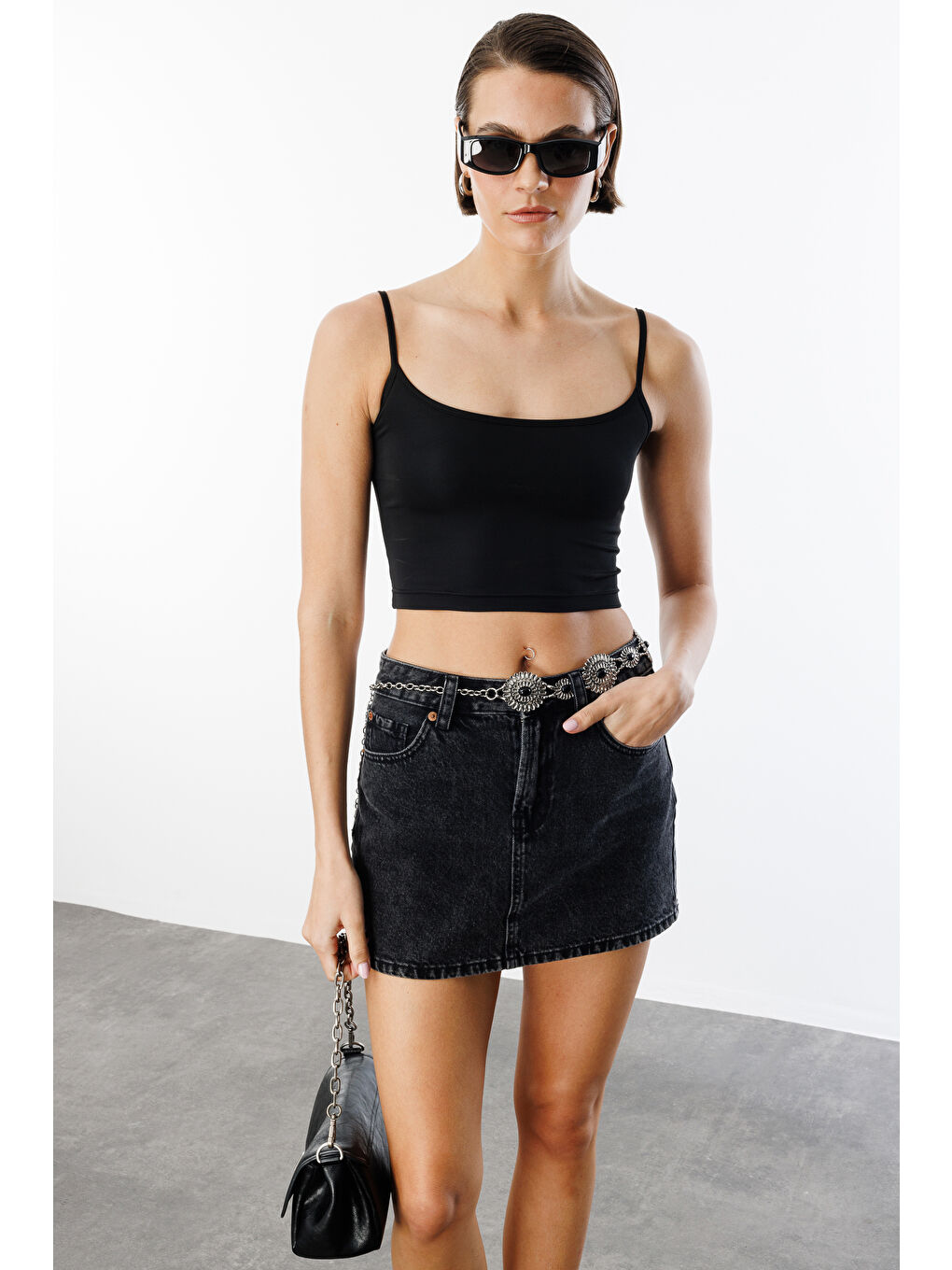 Siyah Kadın Scuba Kumaş İp Askılı Crop Top CROP-ATLET