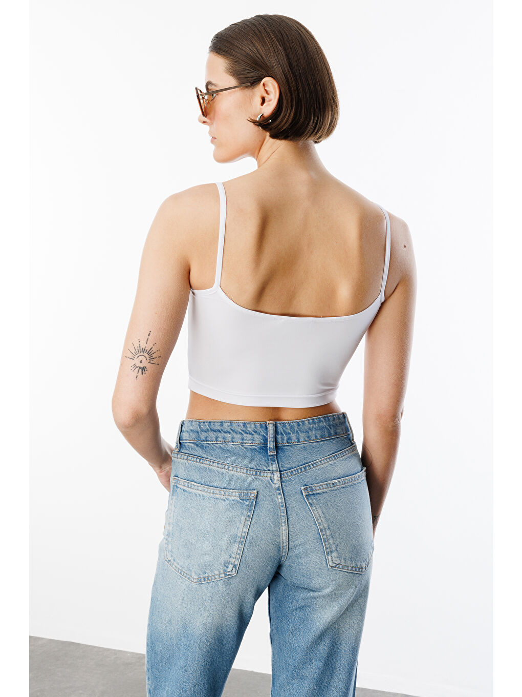 Beyaz Kadın Scuba Kumaş İp Askılı Crop Top CROP-ATLET-2