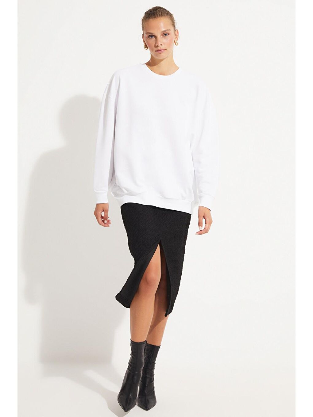 June Beyaz Bisiklet Yaka Oversize Sweatshirt