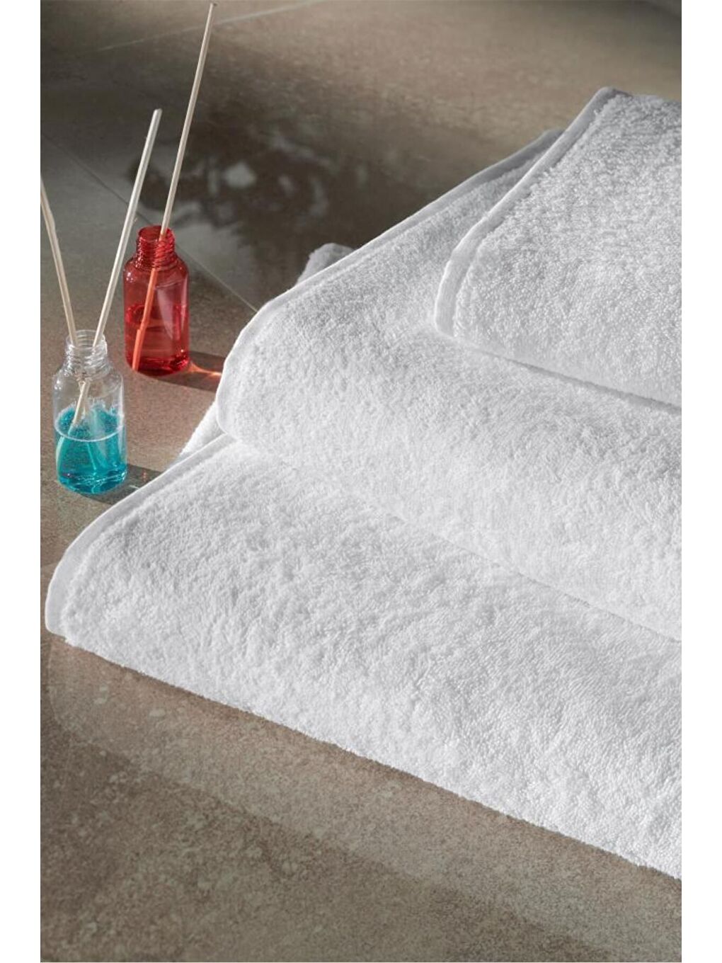 2 Adet İmeria Serisi Otel Banyo Havlusu 70x140 400 Gr Beyaz Kırmızı