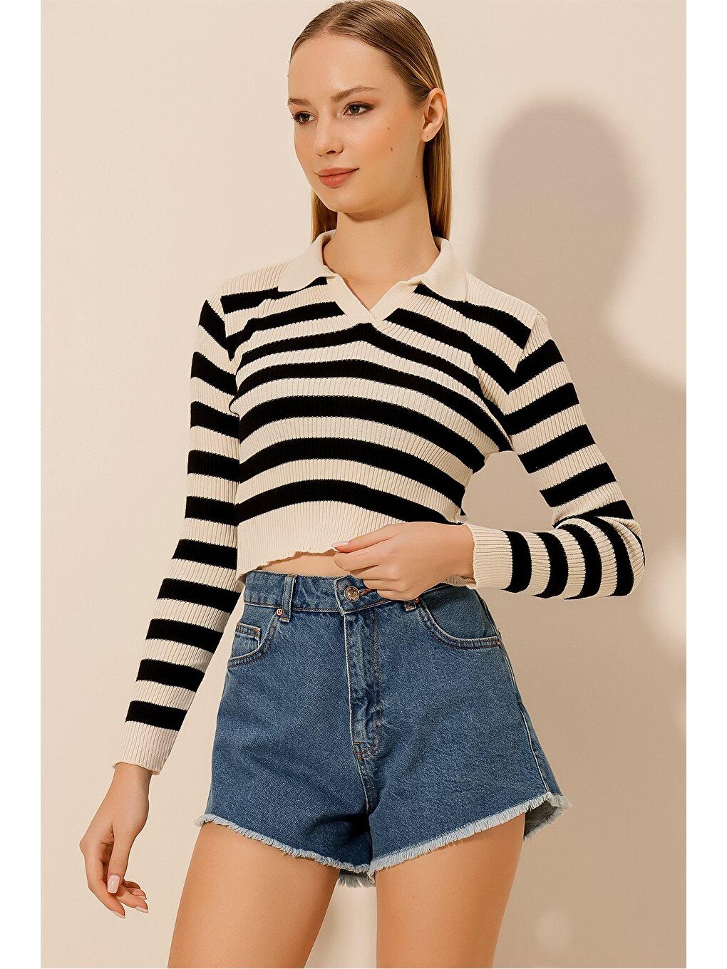 Beyaz Polo Yaka Çizgili Kaşkorse BLUZ