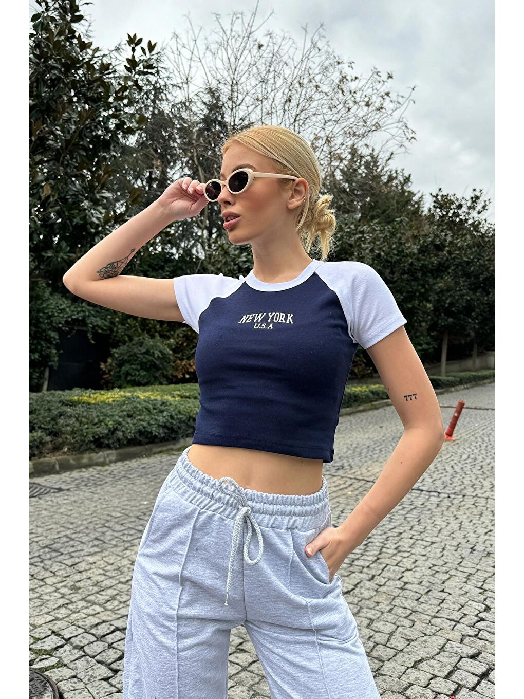 Lacivert Baskılı Reglan Kol Fittedi Crop T-shirt