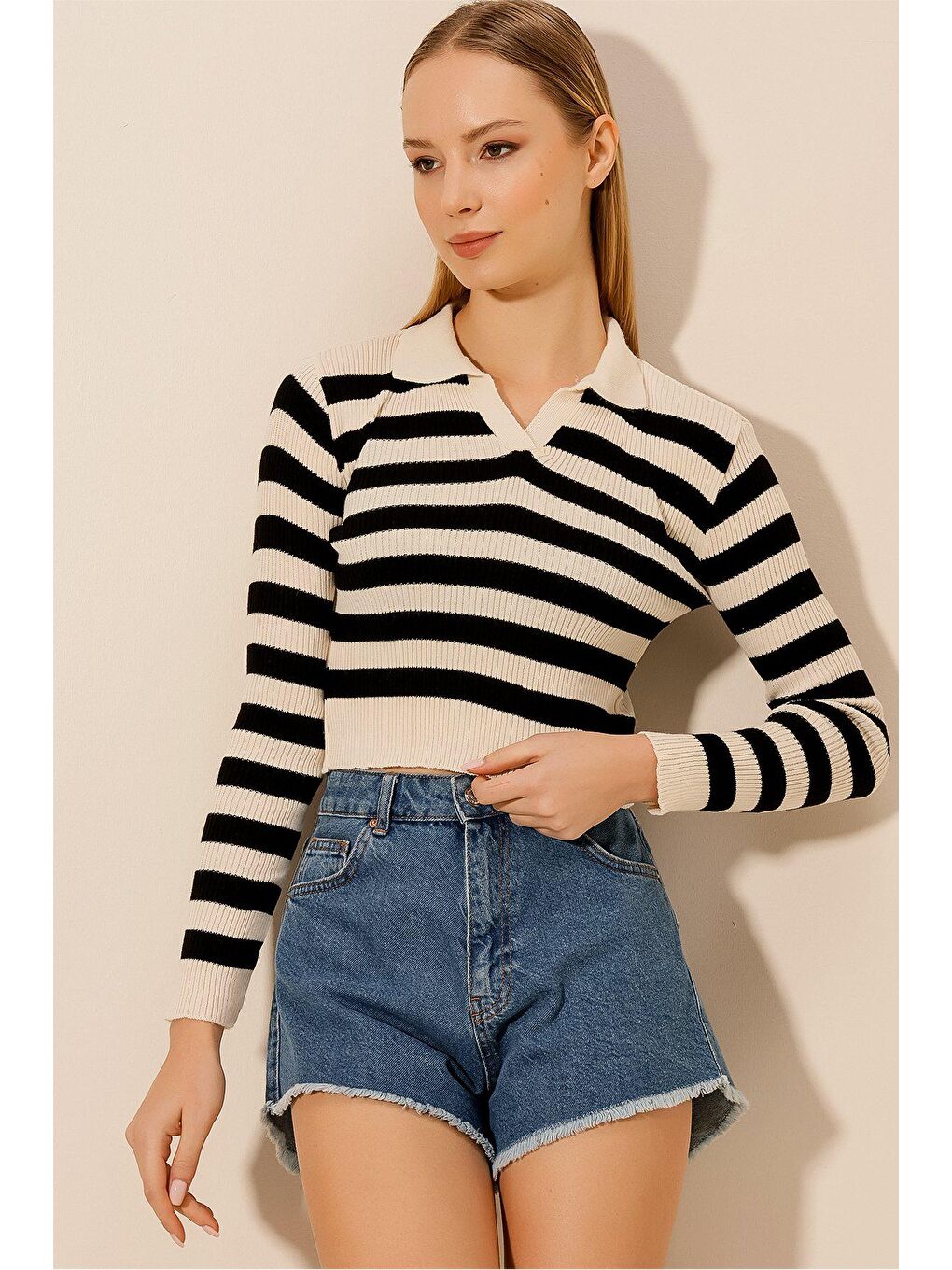 Beyaz Polo Yaka Çizgili Kaşkorse BLUZ-2