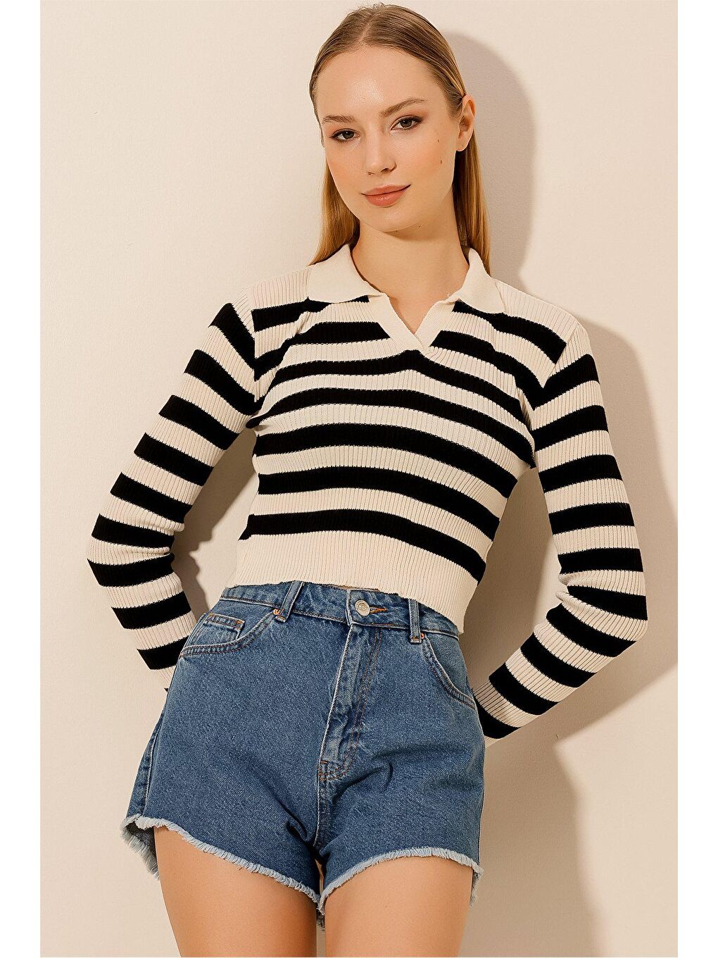 Beyaz Polo Yaka Çizgili Kaşkorse BLUZ-3