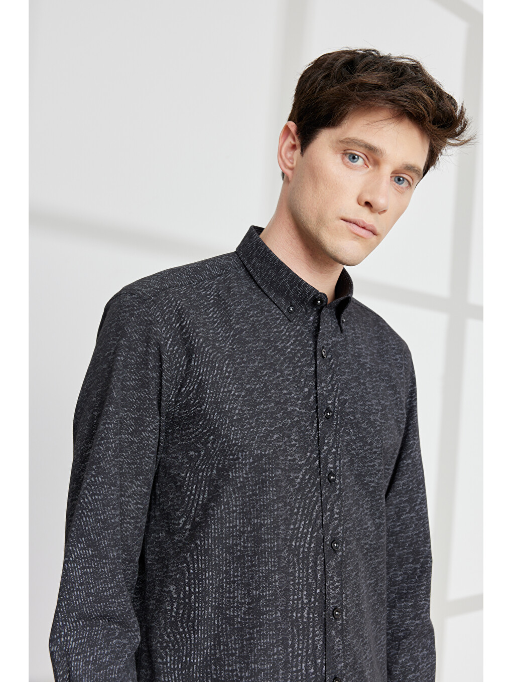 Erkek Beyaz-siyah Slim Fit Dar Kesim Düğmeli Yaka Pamuklu Baskılı Gömlek-2